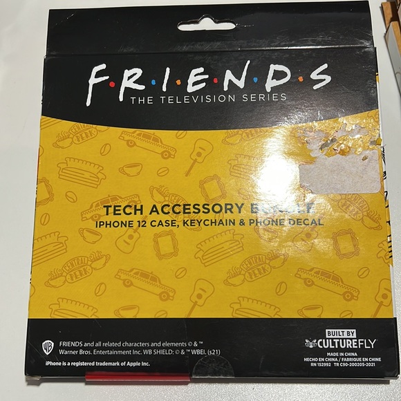 NWT Friends  Iphone 12 case Tech Accessory Bundle - Picture 2 of 2